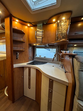 Husbil-halvintegrerad Carthago C-Line T4.9 180HK AUT 7 av 24