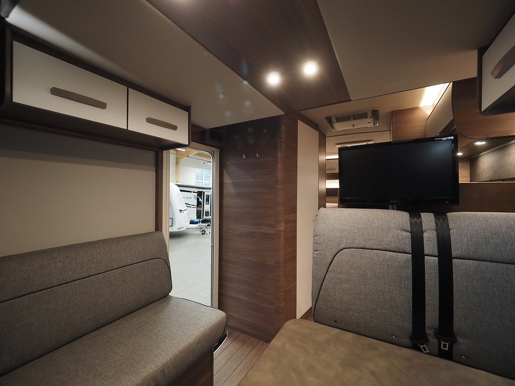 Knaus Live Wave 700 MEG Dragkrok AC Solcell Aut 2019