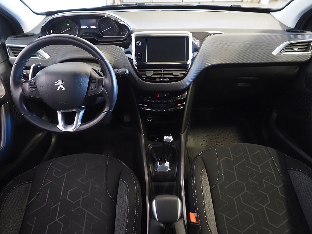 Peugeot 2008 1.2 PureTech 82hk Automat Låga mil Kamrem bytt!