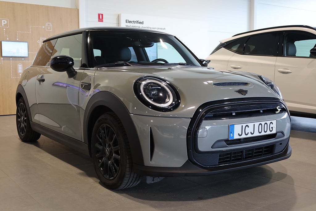 MINI Cooper SE Navi Läder Värmare Carplay Sensorer LED 2023