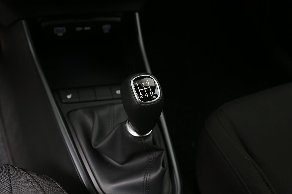 Hyundai Bayon Essential 1.2 MPi | Manuell | Moms | Låga mil 2025