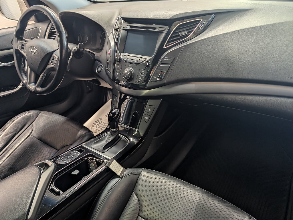 Hyundai i40 cw 1.7 CRDi DCT Automat/Pano/Skinn/SoV thumbnail