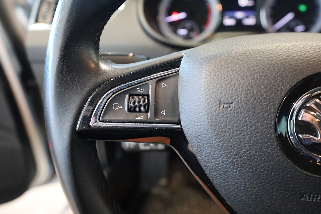 Skoda Octavia 2.0 TSI AUT Sport EDT Navi Kamera Drag Värmare Canton 2019