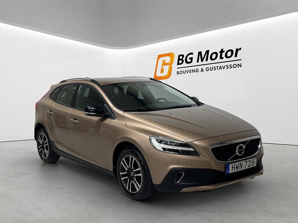 Volvo V40 Cross Country D3 150HK Aut Momentum Drag/Värmare/Backkamera/Navi