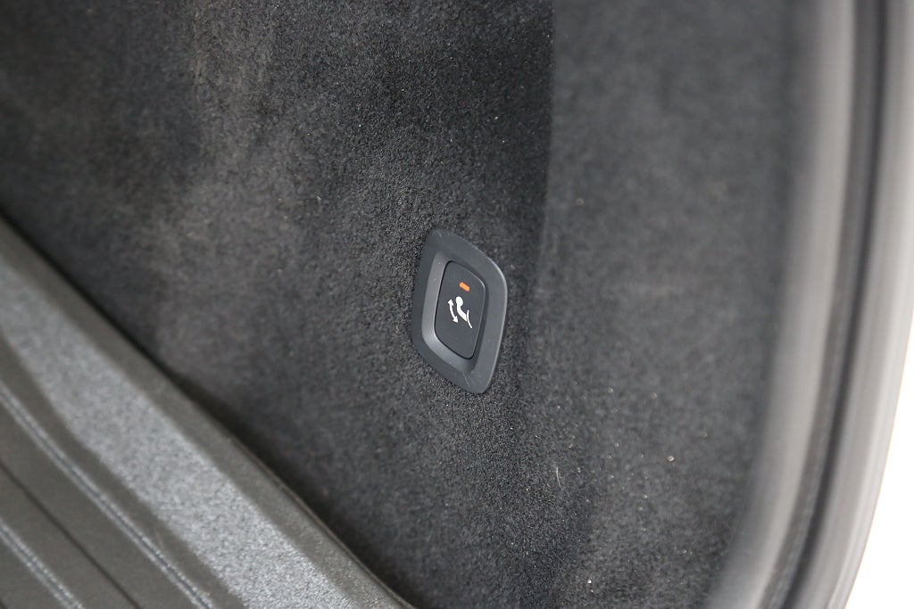 Volvo XC60 Recharge T6 Inscription Exp AWD Pano H/K Drag Leasbar 2021