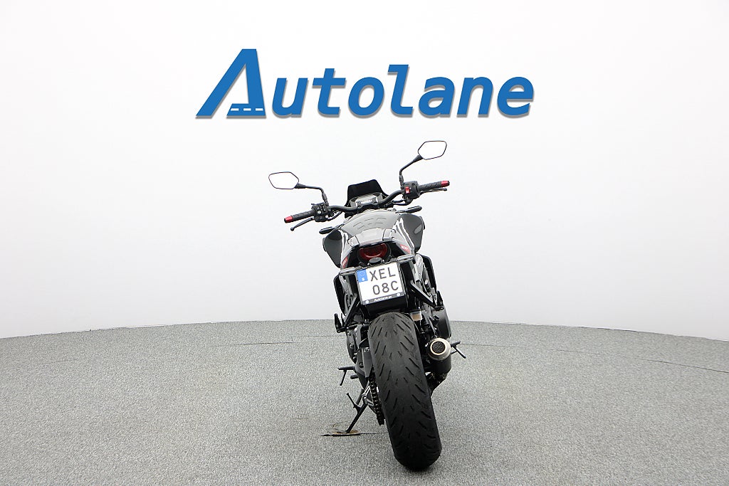 Honda CB1000R *Black Edition Leovince 472 mil!