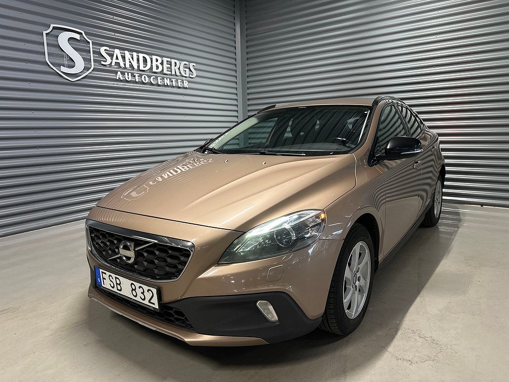 Volvo V40 Cross Country D3 150hk Momentum Värmare Backkamera