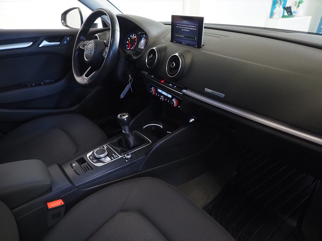 Audi A3 SB 30 TFSI Proline P-Sensorer Adaptiv Farthållare 2019