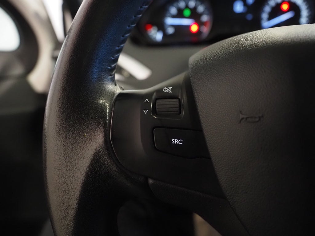 Peugeot 2008 1.2 e-THP EGS Automat Panorama Drag