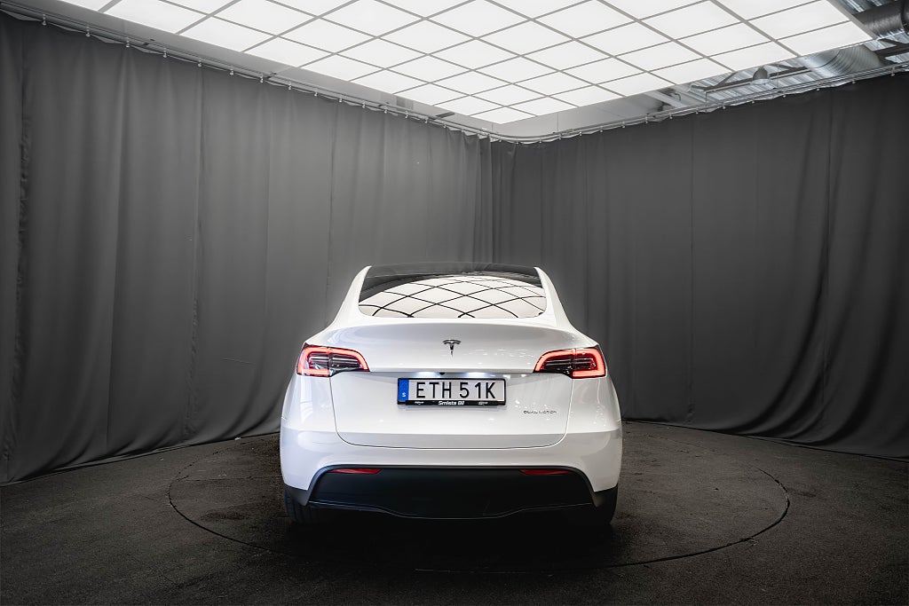 Tesla Model Y Long Range AWD DRAG PANO LÄDER 1-ÄGARE 93.8%SoH MOMS