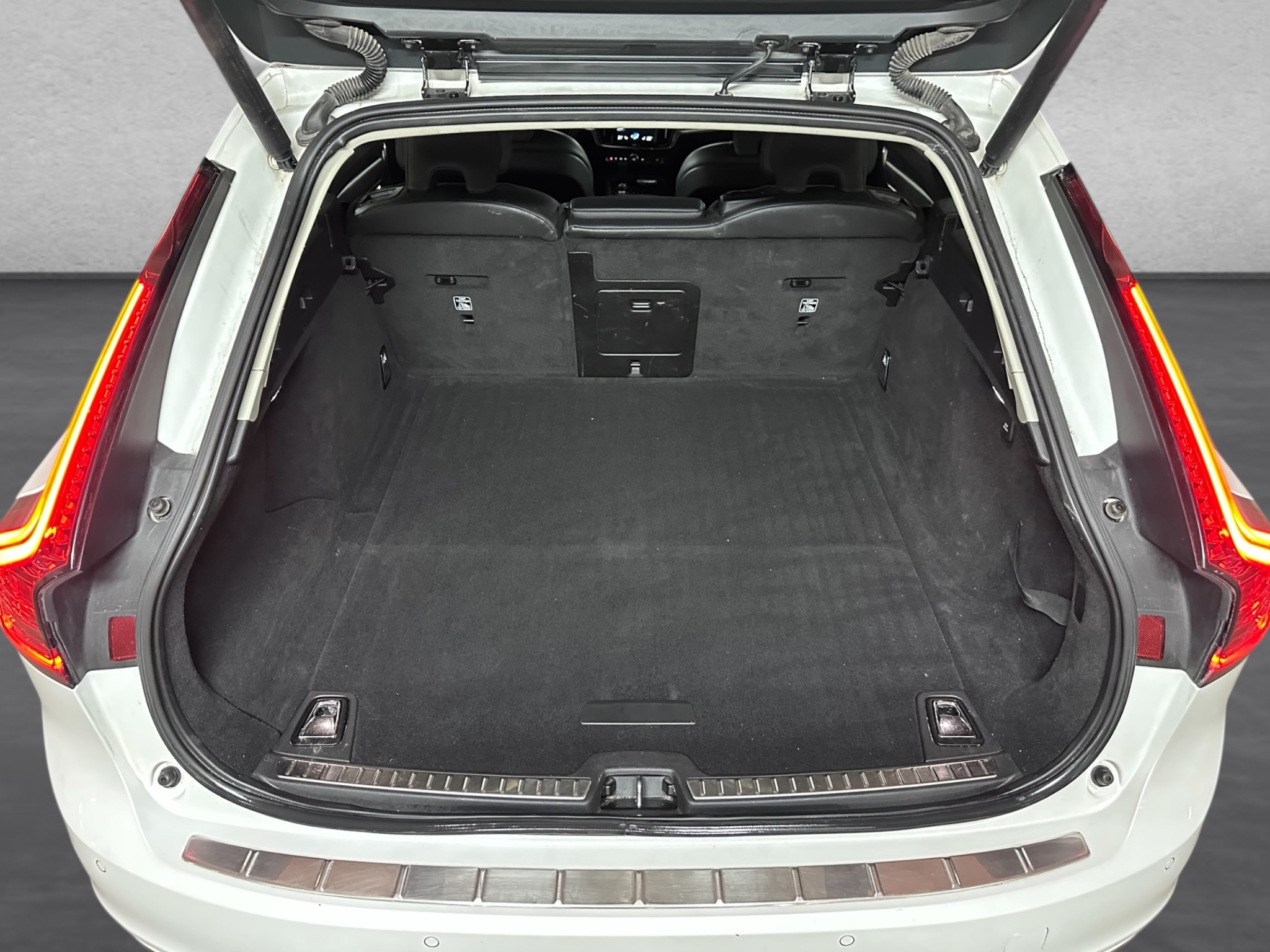 Volvo V90 RECHARGE 2021, photo 7/52