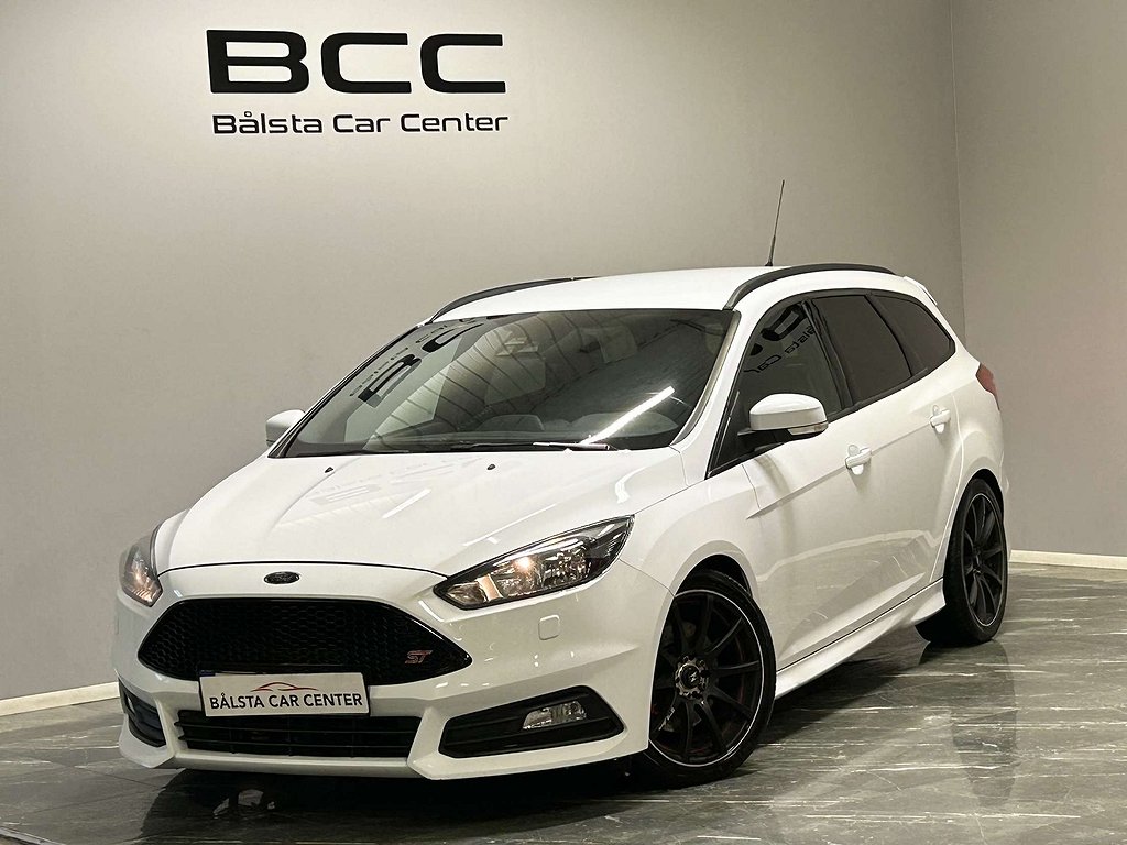 Ford Focus ST Kombi Backkamera RECARO Euro 6 250hk