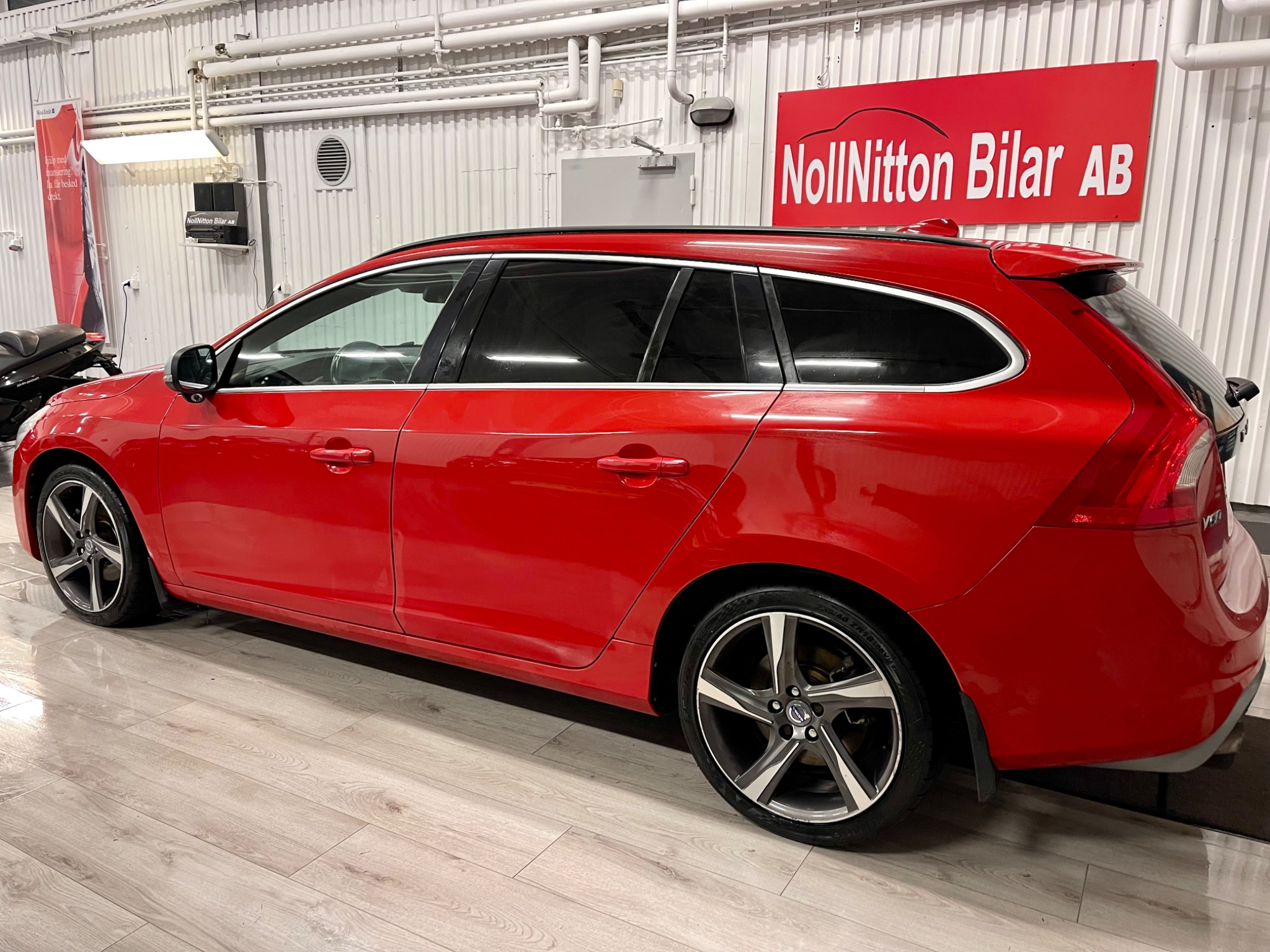 Volvo V60 T5 Momentum, R-Design Euro 5 2011, photo 2/43