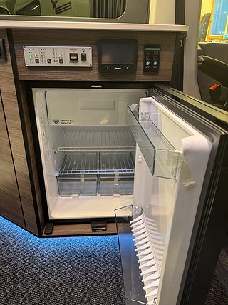 Transportbil - Skåp Volkswagen Crafter 177HK AUT CROSSBUSS 10 av 27