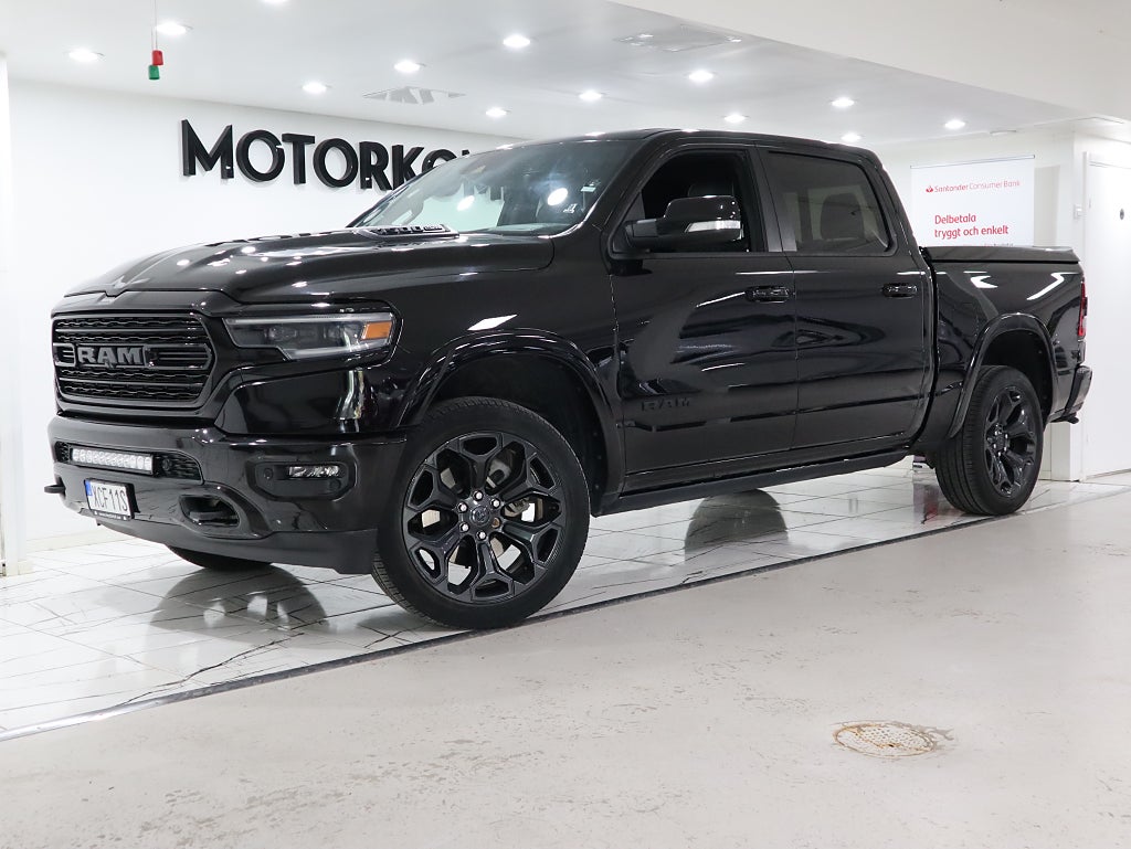 RAM 1500 Crew Cab 5.7 V8 HEMI 4x4 Limited Night Luftfjädrin MOMS