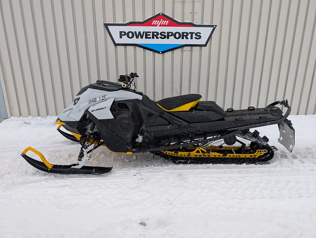 Ski-Doo Summit SP 146" 850 E-tec Moms! 