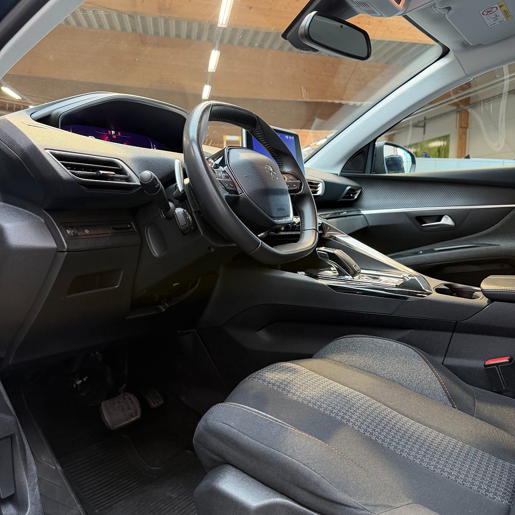 Peugeot 5008 1.2 PureTech 130 EAT Carplay Backkamera 131hk
