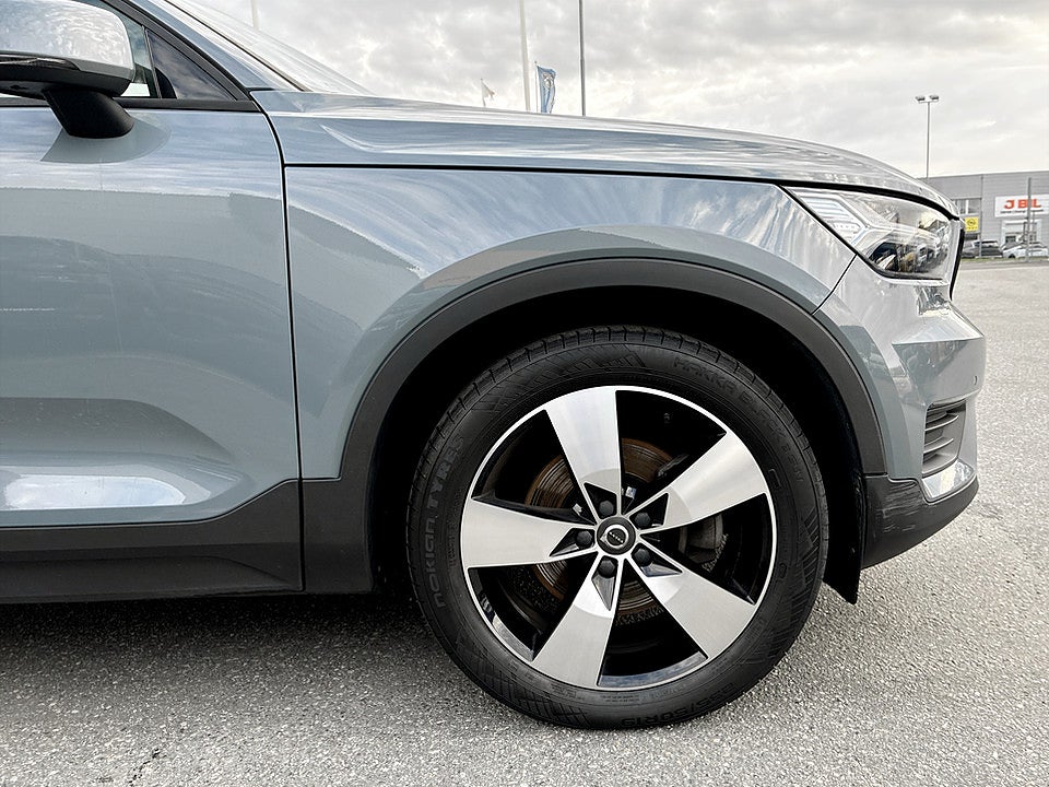 Bild på Volvo XC40 Momentum B4 197hk Aut AWD H/K CARPLAY