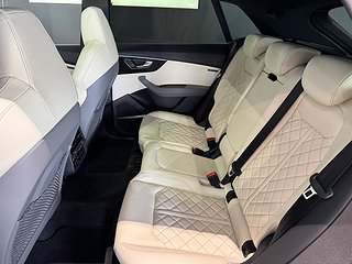 SUV Audi Q8 7 av 15