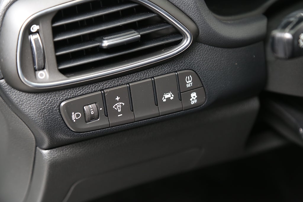 Hyundai i30 1,4 T-GDi 140hk Trend Kombi Aut CarPlay Kamera