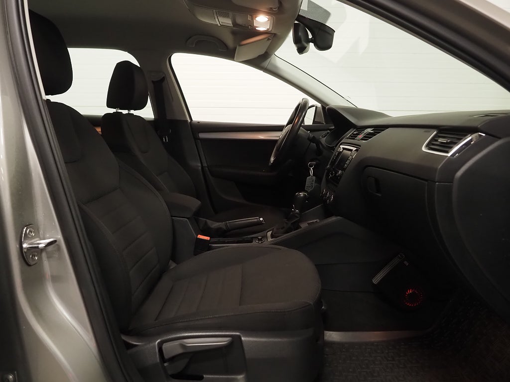 Skoda Octavia 1,2 TSI Elegance Kombi Aut Motorvärmare P-Sensorer