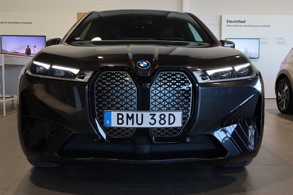 BMW iX xDrive50 Comfort Pano H&K 360° Leasbar HUD Drag