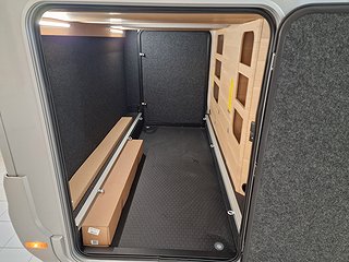 Husbil-halvintegrerad Adria CORAL 670 DL 9 av 36