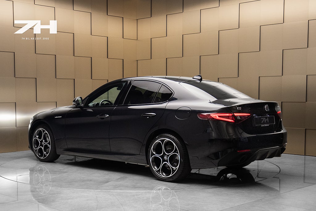 Alfa Romeo Giulia Veloce 2.0 280hk TURBO AWD / H&K / Kamera / Farthållar