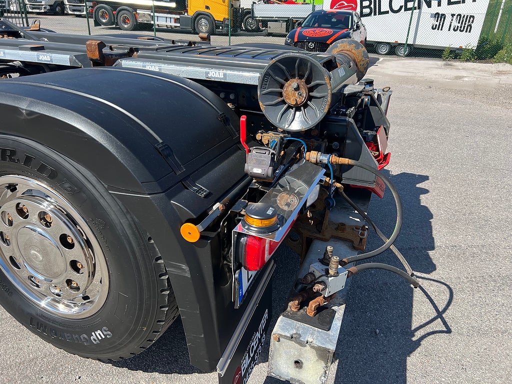Mercedes-Benz Arocs 3251 Tridem Lastväxlare, Fullt Plogutrustad