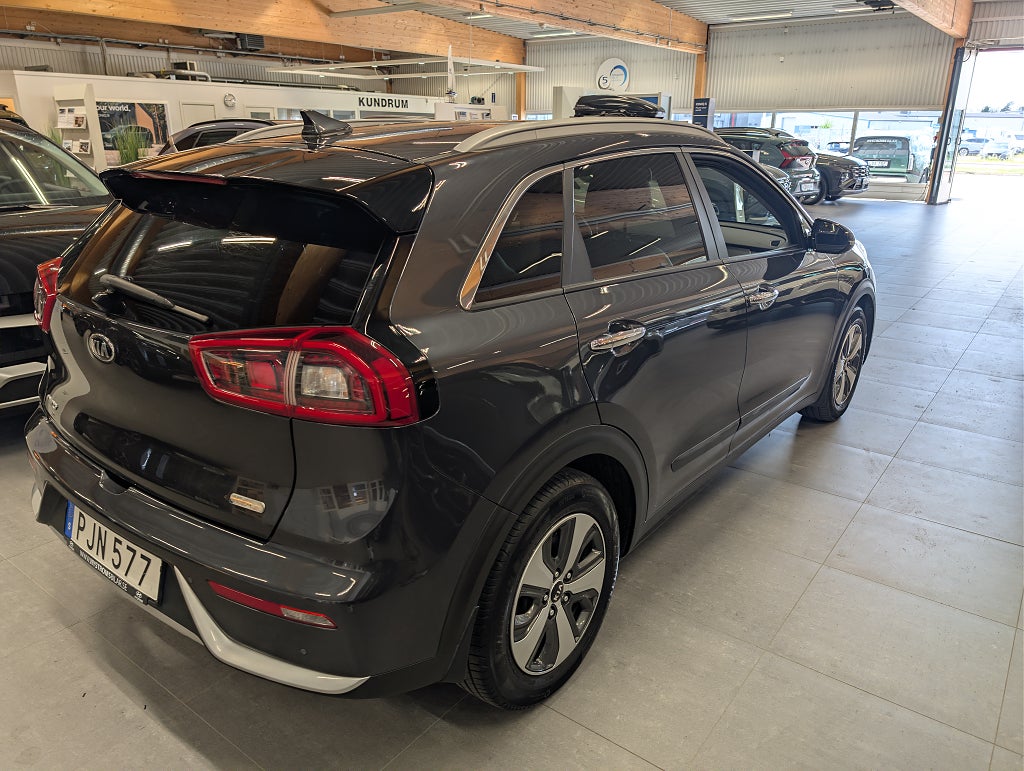 Kia Niro Hybrid DCT Advance Plus Pano/M-värm/V-hjul thumbnail
