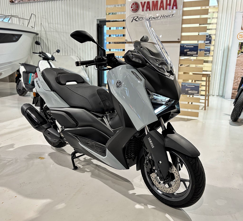 Yamaha XMAX 300 Tech Max + 