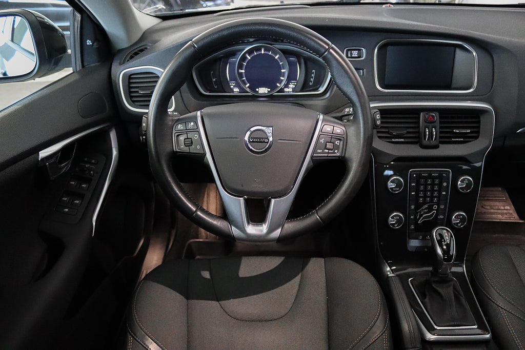 Volvo V40 Cross Country D3 Momentum Värmare Navi VoC B-Kam
