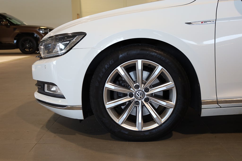 Volkswagen Passat Sportscombi 2.0 TDI AUT 4M Pano Drag Värmare Kamera 2016