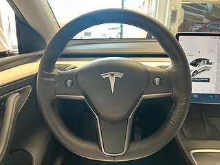 Tesla Model Y Long Range AWD 514hk/MOMS/Pano/Navi/M-värmare