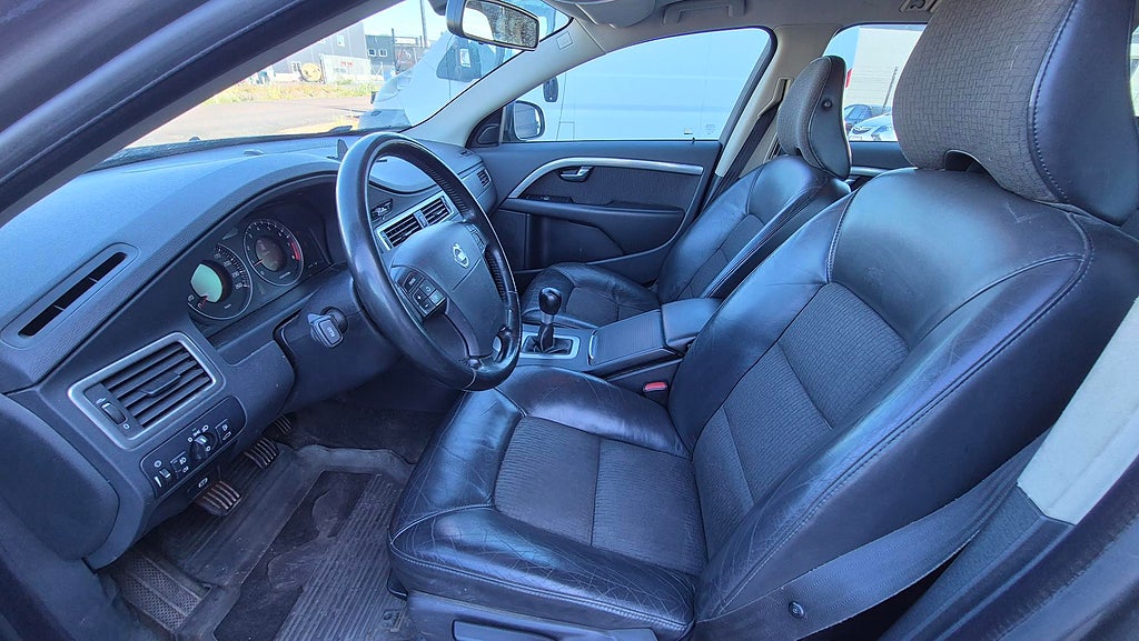 VOLVO V70 2.0 ETHANOL 146CH MOMENTUM