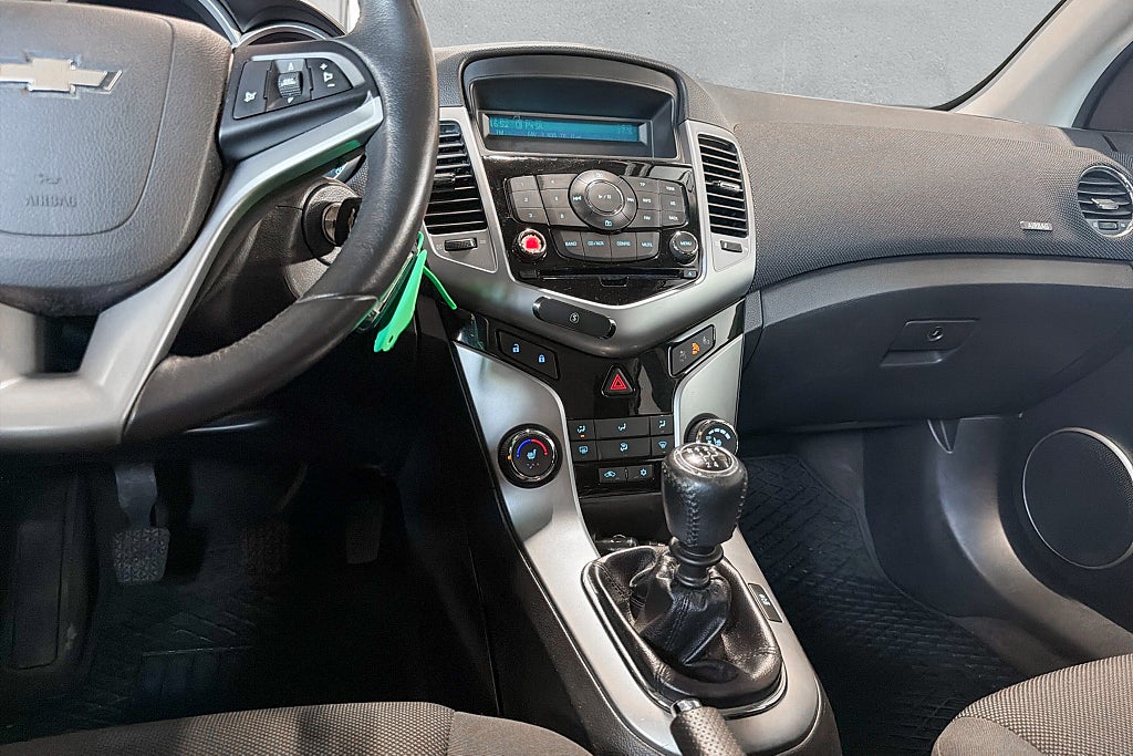 Chevrolet Cruze Halvkombi 1.6 Dragkrok Fullservad  AUX Nybesiktigad