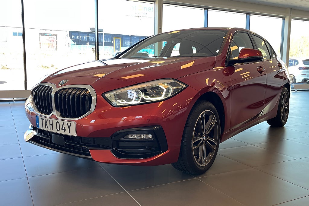 BMW 118I  Sport line | LED | P-sensorer | Apple carplay | Navi