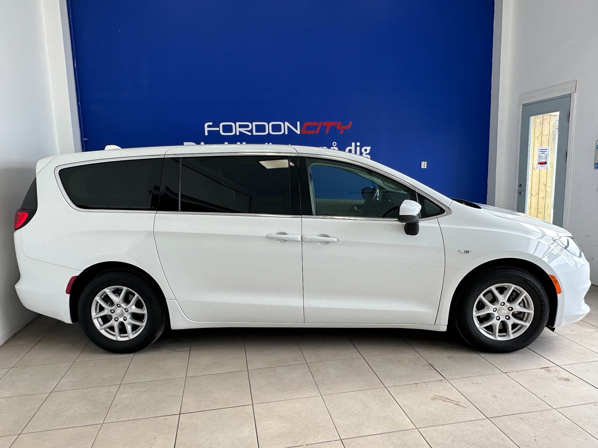 Chrysler Pacifica 2017, photo 3/38