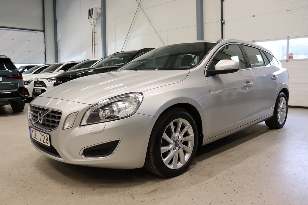 Volvo V60 D5 AWD Summum Drag Sensorer Läder Navi Kamrembytt 170hk
