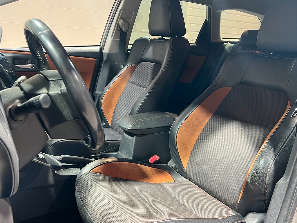 Toyota Auris Touring Sports Hybrid 1.8 Automat Executive 2015