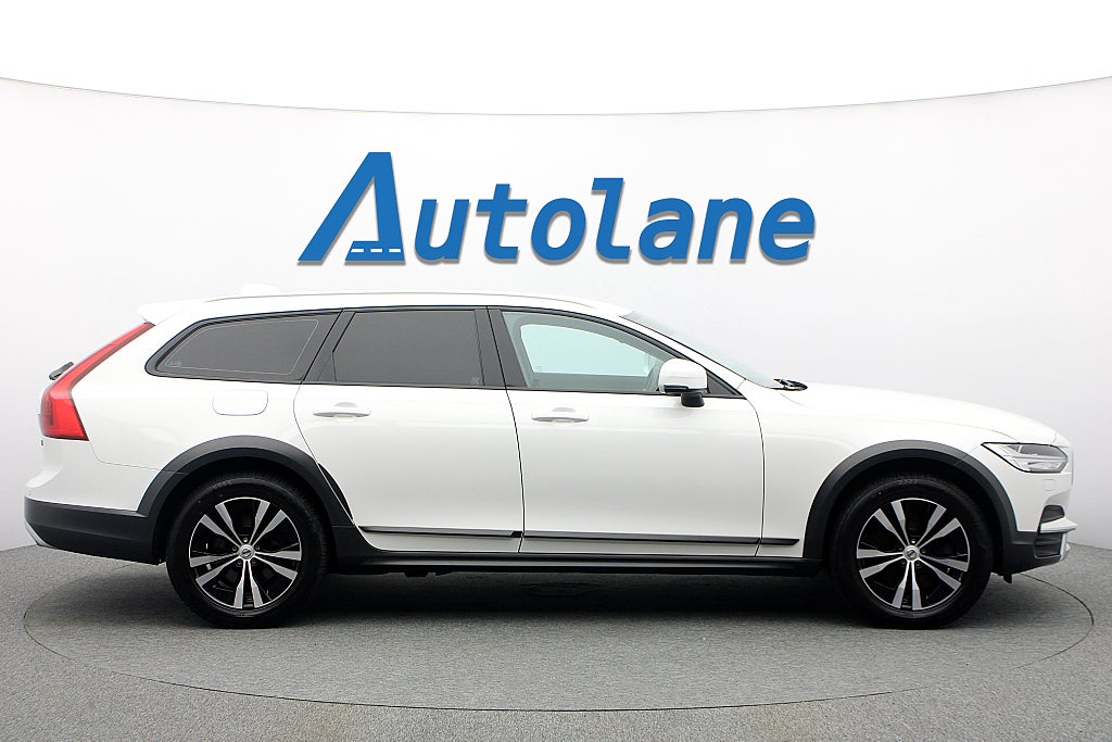 Volvo V90 Cross Country D4 AWD Momentum, GPS, Värmare, VOC, Dragkrok 1