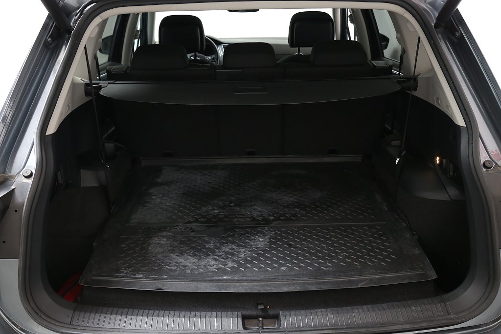 Volkswagen Tiguan Allspace 2,0 TDI 200hk 4M R-Line 7-sätes Värmare Drag
