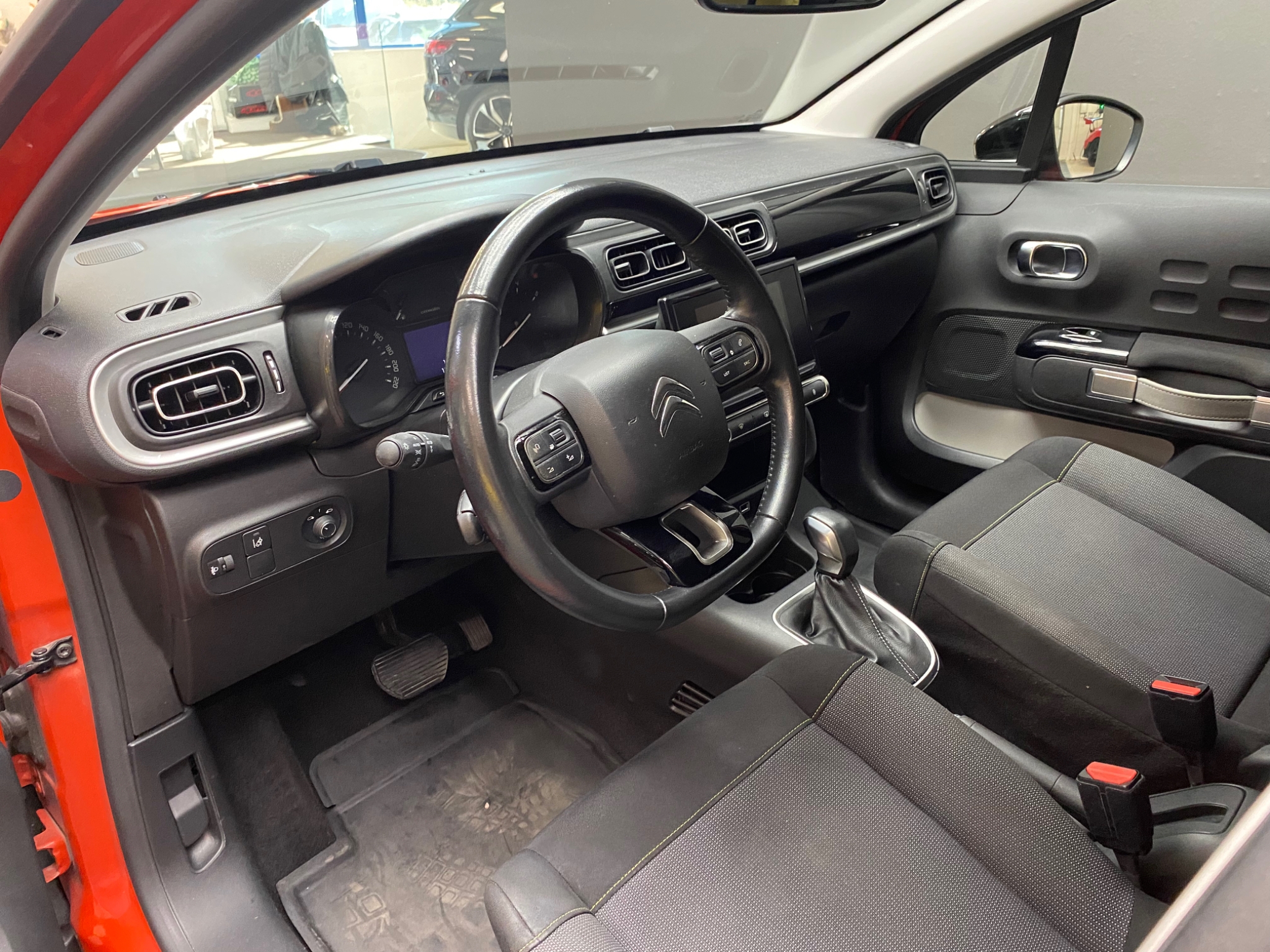 Citroen C3 1.2 PureTech 110hk Automat 2020, kuva 6/39