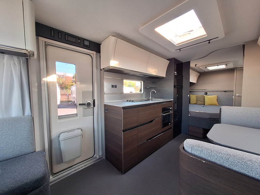 Adria Alpina 753 UP Dubbelbädd, Dusch, Nytt Tält