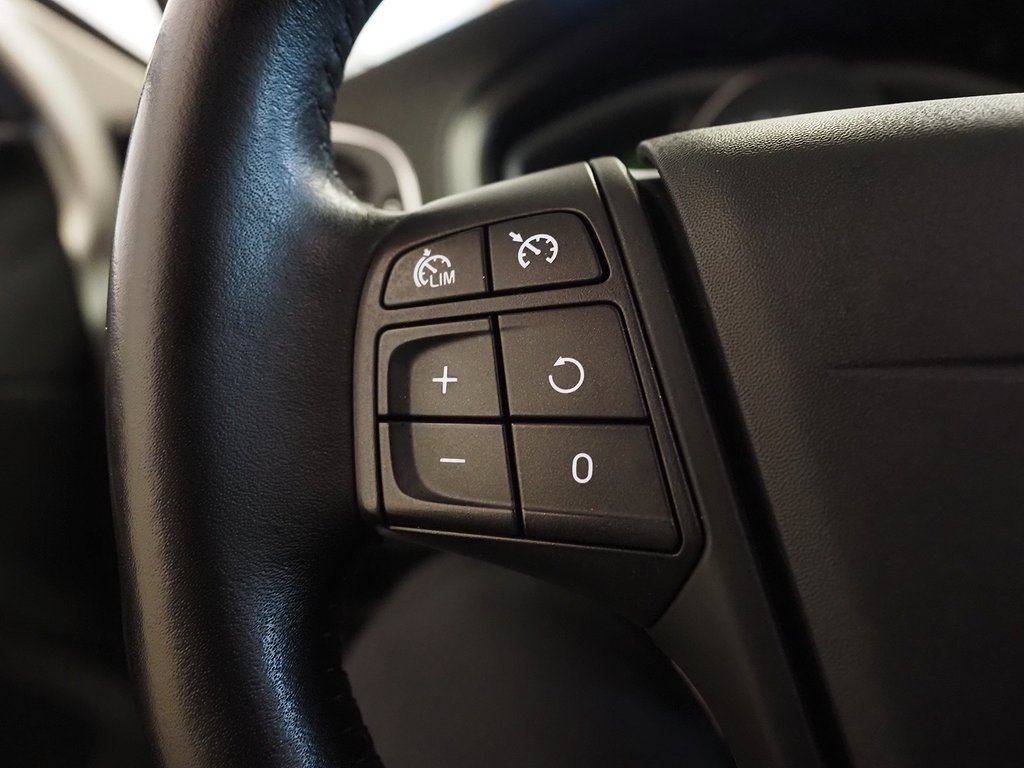 Volvo V40 D3 150hk Geartronic Kinetic D-Värm P-Sensorer 2017