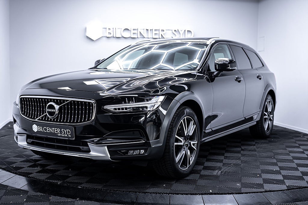 Volvo V90 Cross Country V90|Cross Country D5|AWD Geartronic|HuD|Pano|Navi|235hk