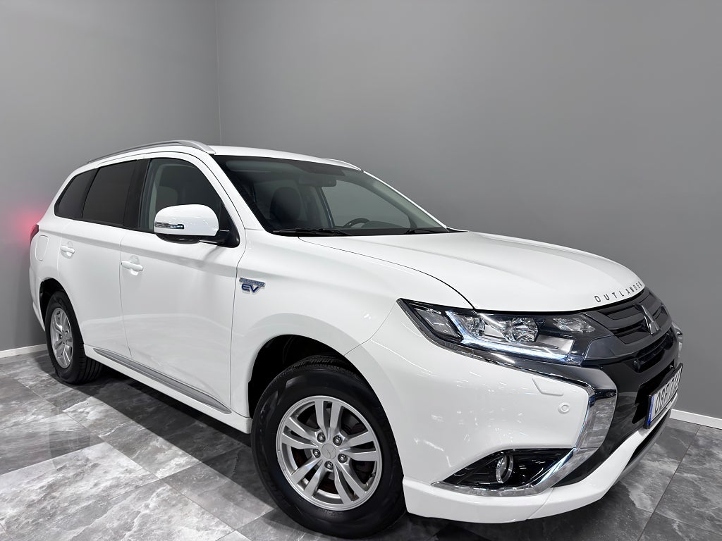 Mitsubishi Outlander PHEV CVT Fleet Edition/Keyless/Värmare/Drag/Rattvärme