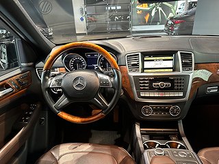 SUV Mercedes-Benz ML 5 av 11