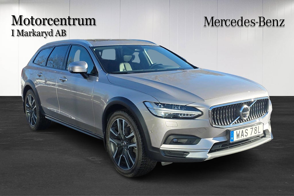 Volvo V90 Cross Country B4 AWD Panorama/H&K/Drag/Värmare/Skinn/Rattvärme/Moms