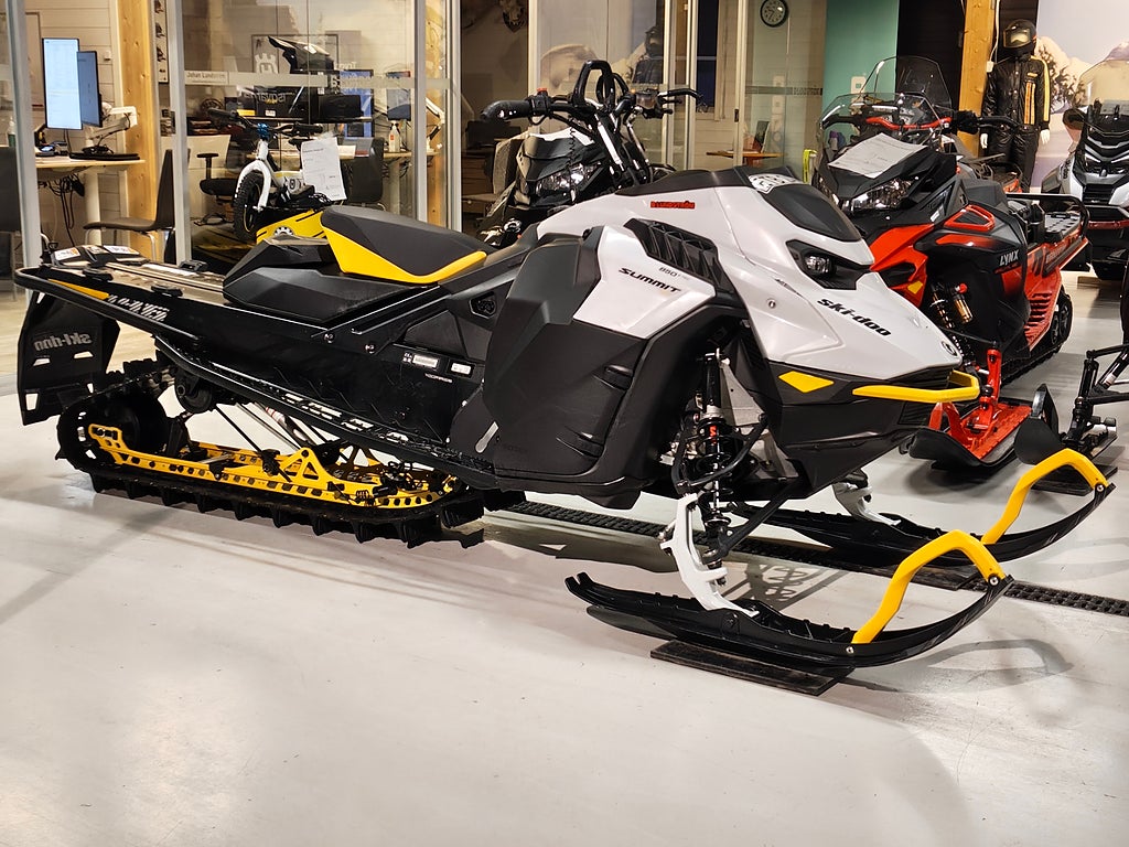 Ski-Doo Summit Adrenaline 146 850 E-tec 